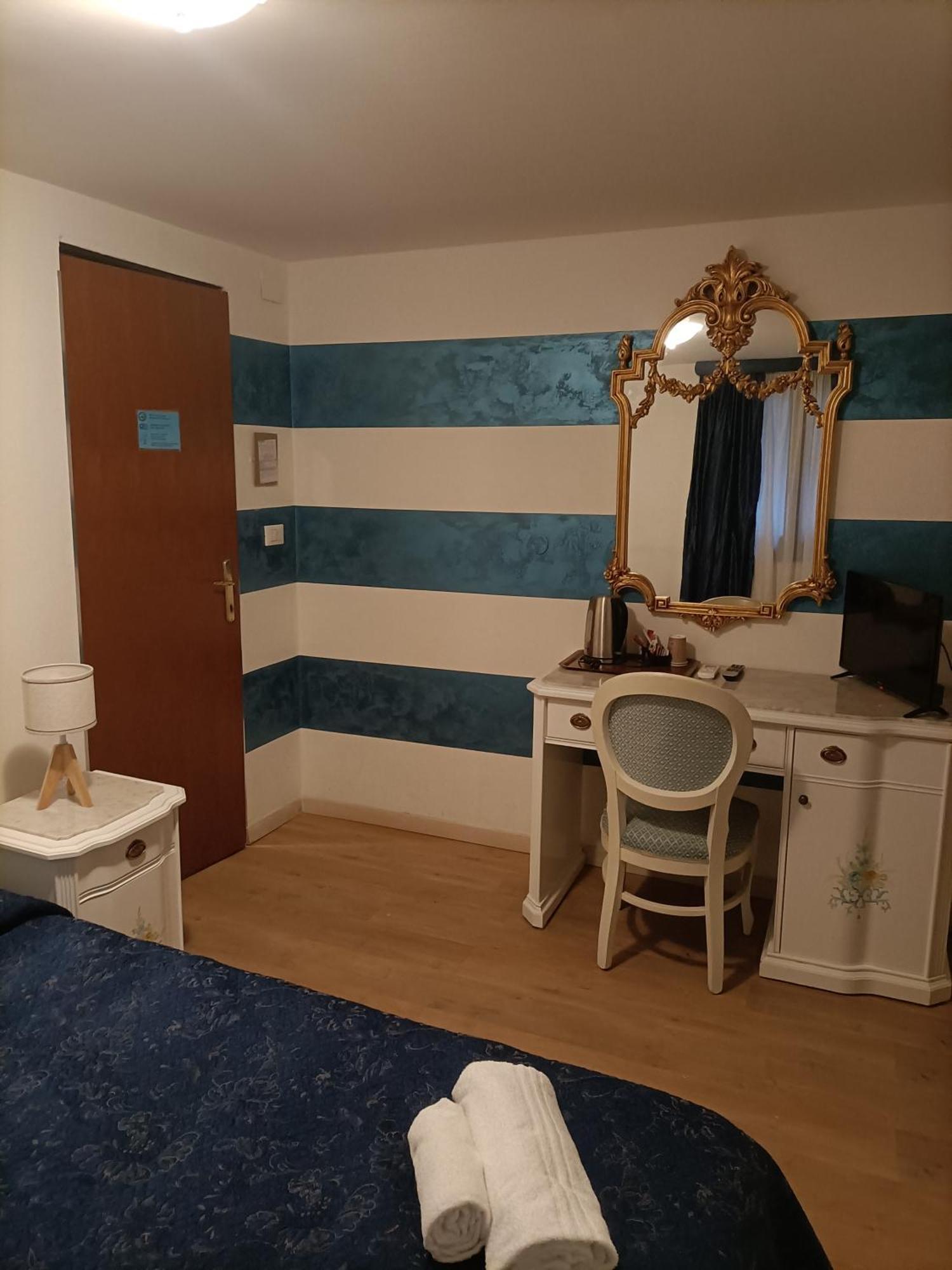 Palazzo Lion Morosini - Check In Presso Locanda Ai Santi Apostoli Venedik Dış mekan fotoğraf