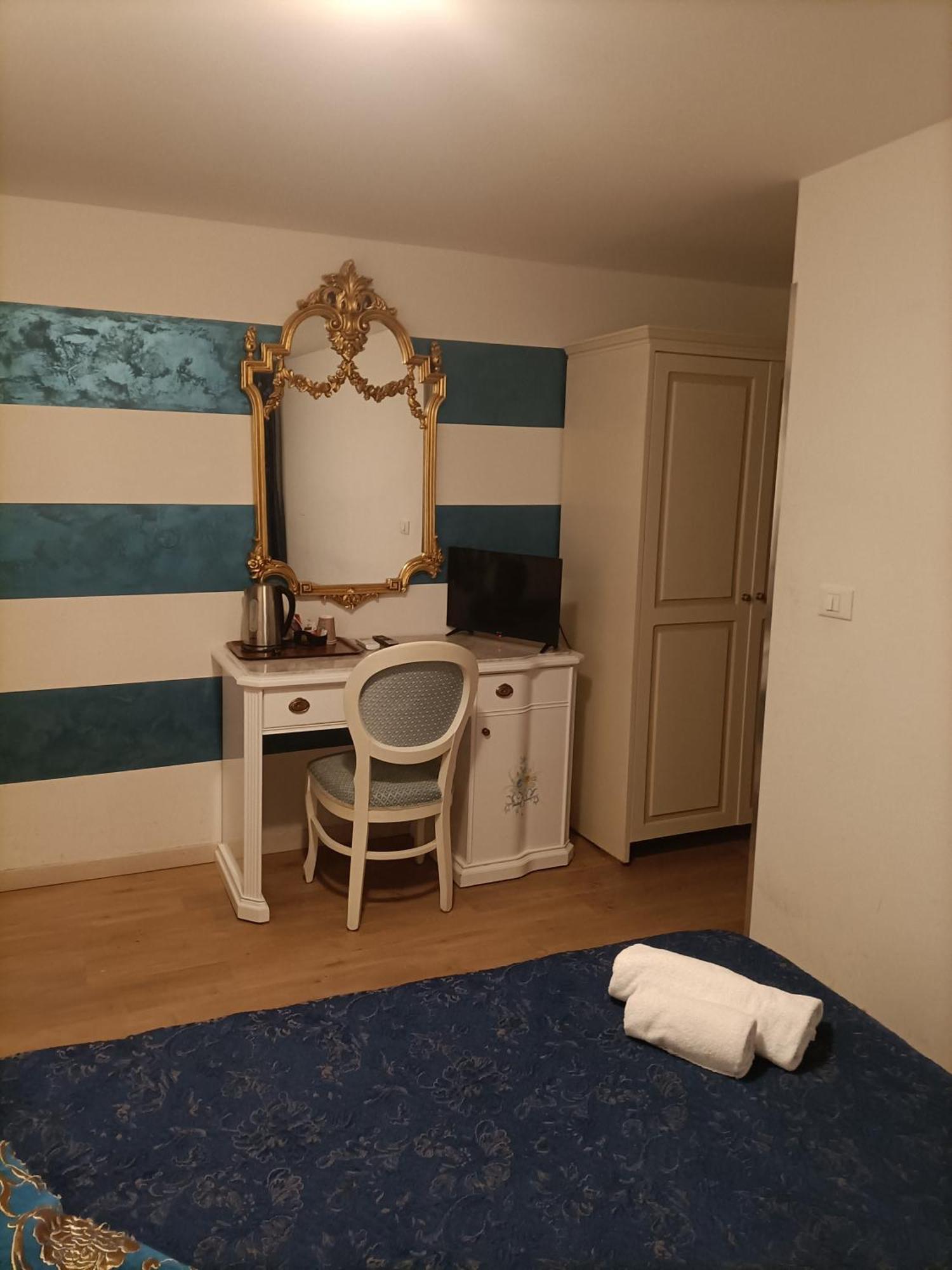 Palazzo Lion Morosini - Check In Presso Locanda Ai Santi Apostoli Venedik Dış mekan fotoğraf