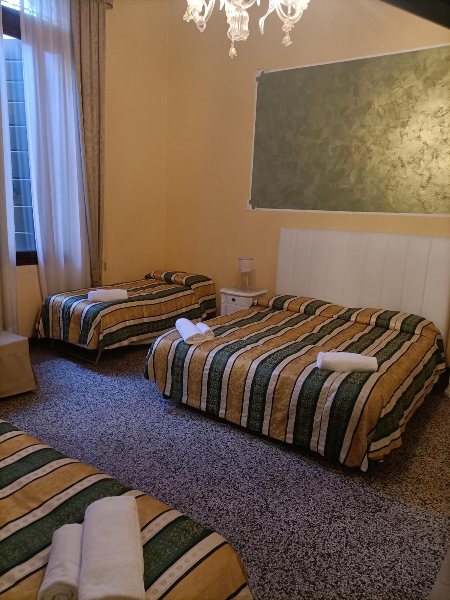 Palazzo Lion Morosini - Check In Presso Locanda Ai Santi Apostoli Venedik Dış mekan fotoğraf