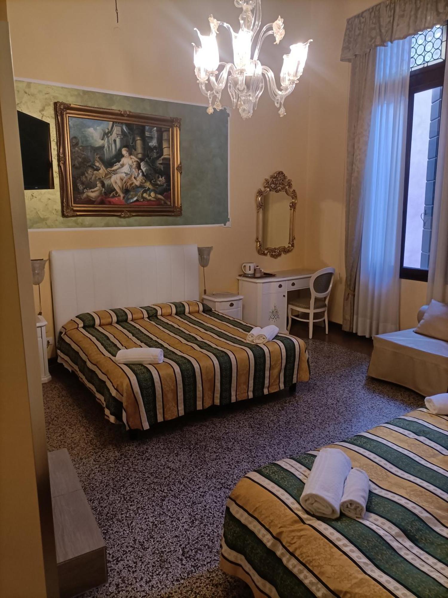 Palazzo Lion Morosini - Check In Presso Locanda Ai Santi Apostoli Venedik Dış mekan fotoğraf