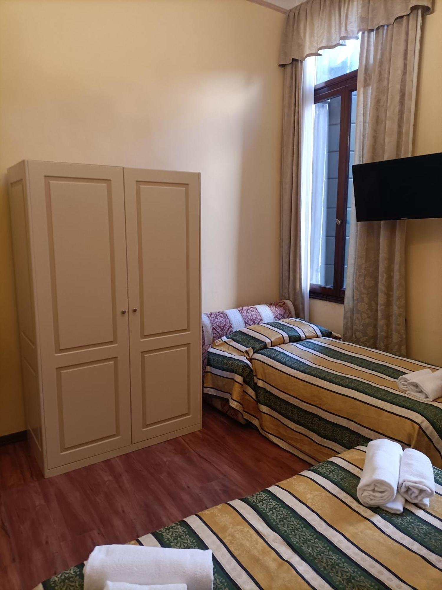 Palazzo Lion Morosini - Check In Presso Locanda Ai Santi Apostoli Venedik Dış mekan fotoğraf