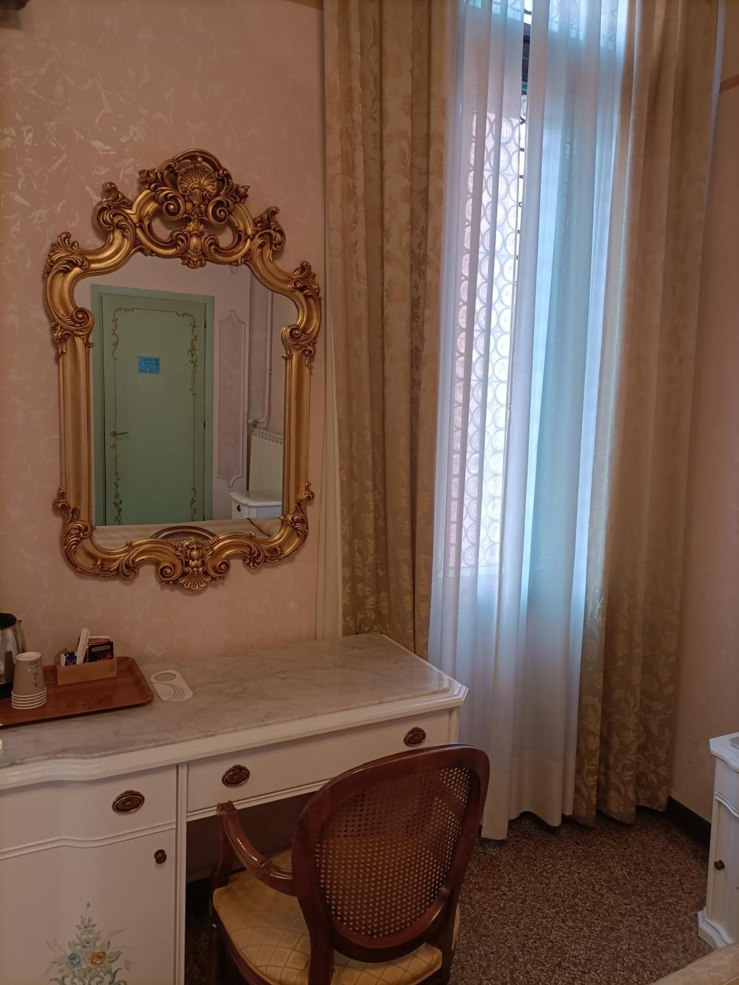 Palazzo Lion Morosini - Check In Presso Locanda Ai Santi Apostoli Venedik Dış mekan fotoğraf