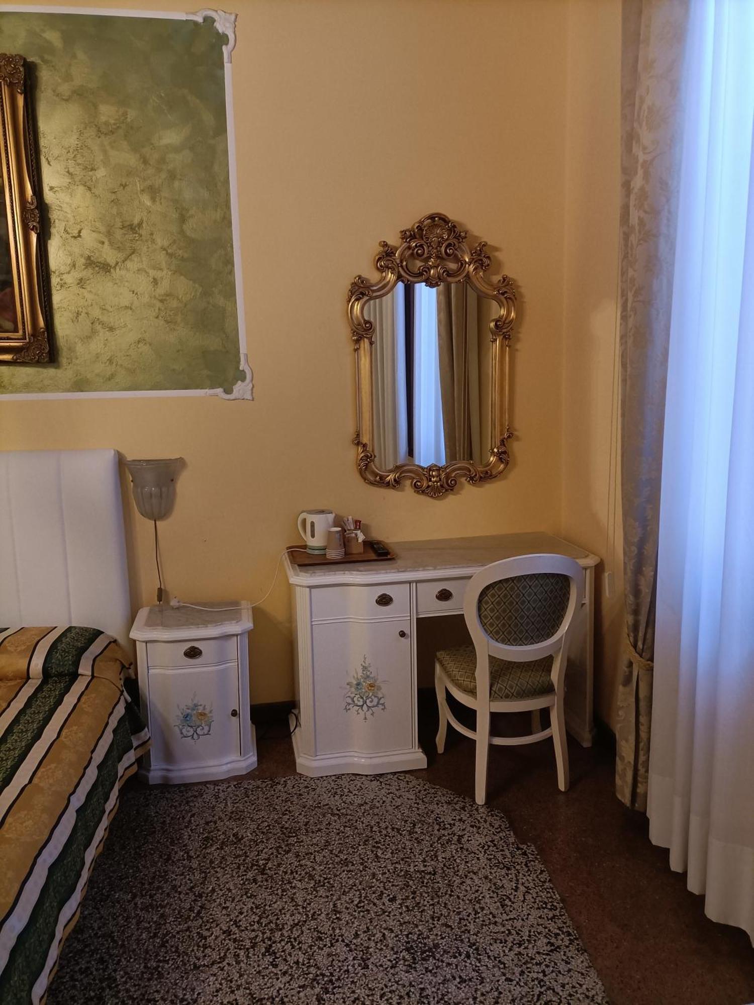 Palazzo Lion Morosini - Check In Presso Locanda Ai Santi Apostoli Venedik Dış mekan fotoğraf