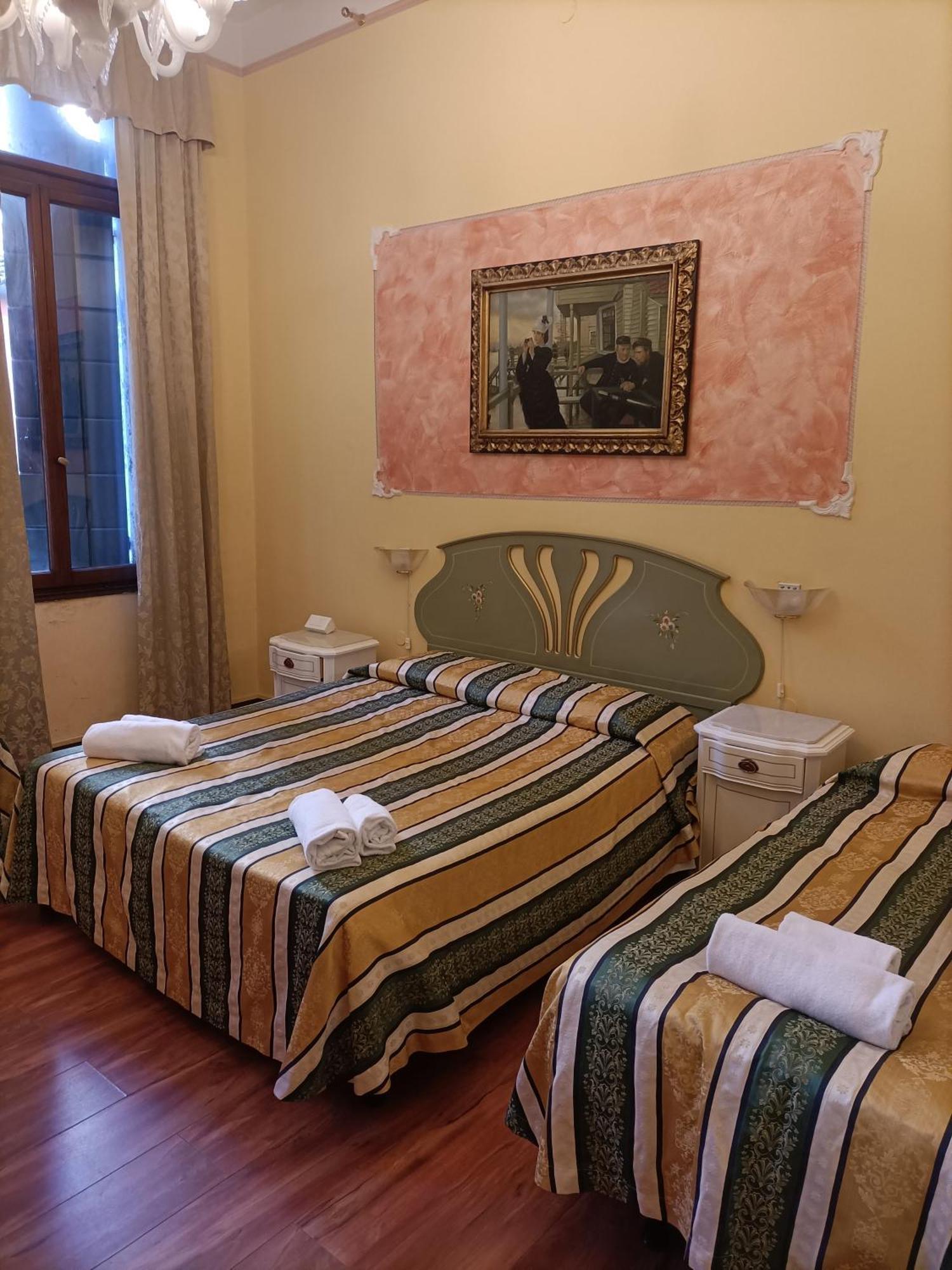 Palazzo Lion Morosini - Check In Presso Locanda Ai Santi Apostoli Venedik Dış mekan fotoğraf