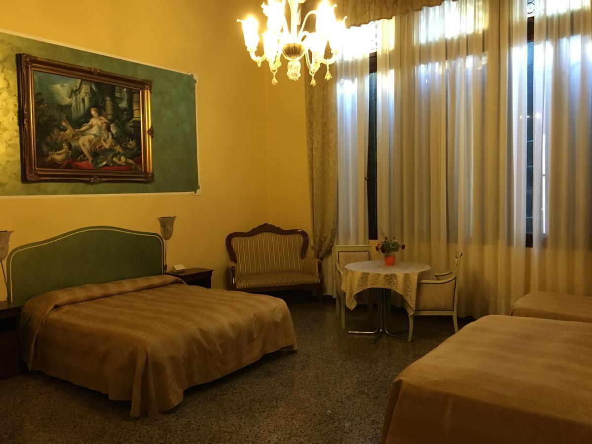 Palazzo Lion Morosini - Check In Presso Locanda Ai Santi Apostoli Venedik Dış mekan fotoğraf